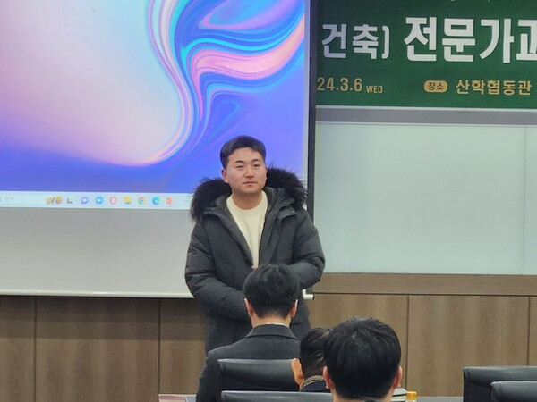 [사진: 전역 직후 곧바로 수강신청을 했다고 소개하는 수강생]